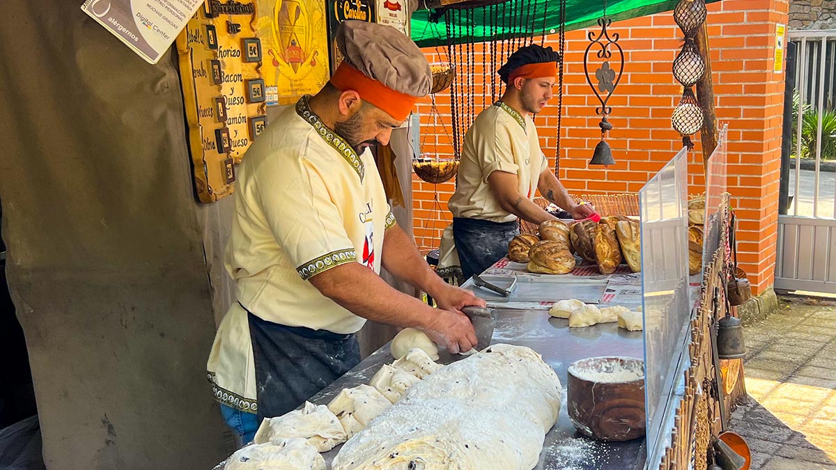 <i class='fas fa-caret-right fa-lg' ></i> Mercat medieval:edició 2025