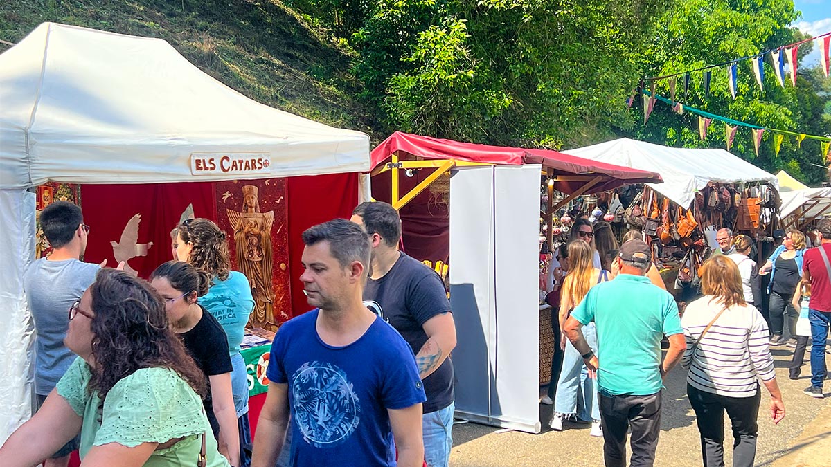 <i class='fas fa-caret-right fa-lg' ></i> Mercat medieval:edició 2025