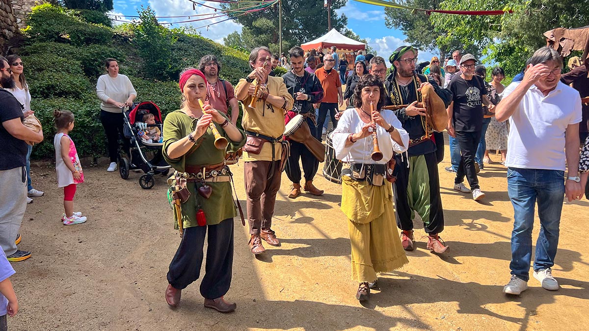 <i class='fas fa-caret-right fa-lg' ></i> Mercat medieval:edició 2025