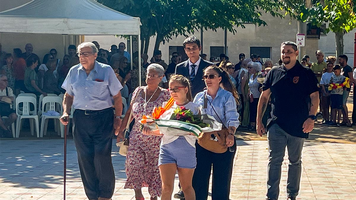 <i class='fas fa-caret-right fa-lg' ></i> Diada - Ofrena Floral - Centro Cultural Andaluz