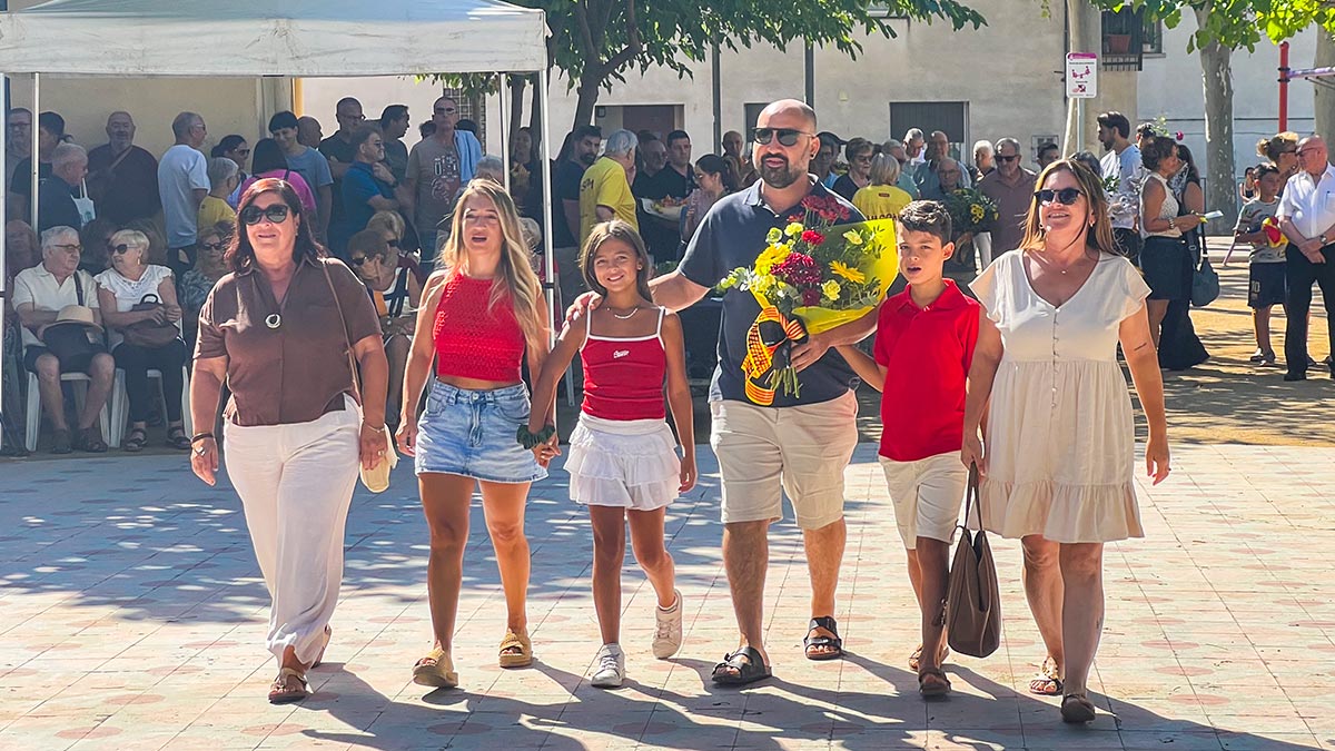 <i class='fas fa-caret-right fa-lg' ></i> Diada - Ofrena Floral - Candombe Bantú