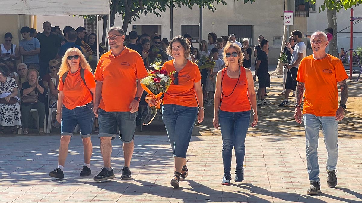 <i class='fas fa-caret-right fa-lg' ></i> Diada - Ofrena Floral - Geganters i Grallers de PsiP