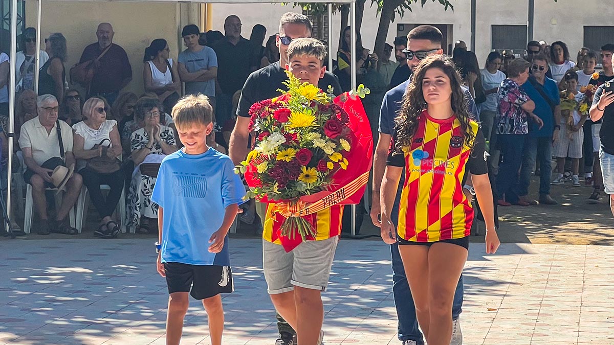 <i class='fas fa-caret-right fa-lg' ></i> Diada - Ofrena Floral - Escola Futbol Base Palau 2024