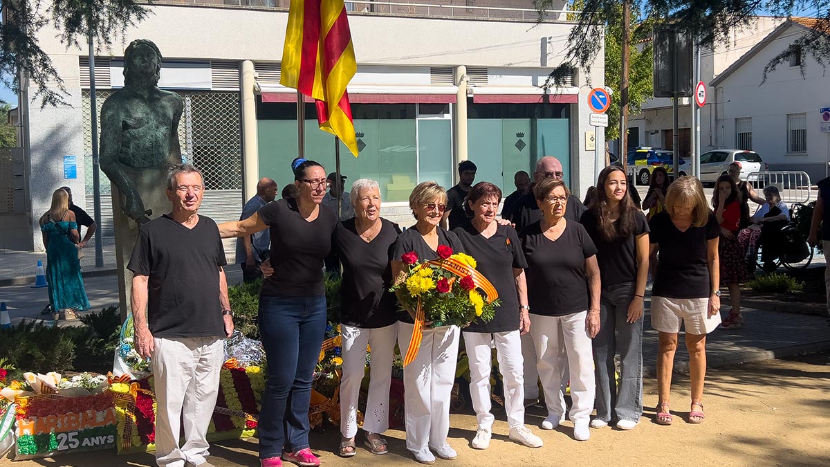 <i class='fas fa-caret-right fa-lg' ></i> Diada - Ofrena Floral - Agrupació Sardanista